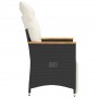 Verstellbarer vidaXL Gartensessel aus Rattan, schwarz, mit cremeweißen Kissen.