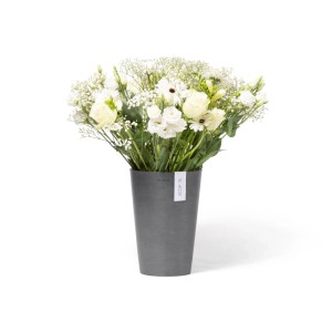 Graue Ecopots Vase Pisa 14 cm mit weißen Blumen. Dekorative Blumenvase für Innen und Außen.