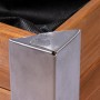 Detailansicht Metallecke und Rolle des braunen Dobar Hochbeets Rollfi aus Holz.