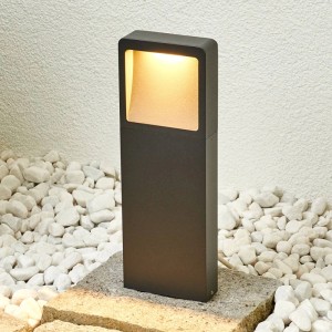 Moderne, schwarze LED Außenleuchte Leya aus Aluminium für Garten und Terrasse.