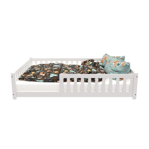 Weißes Juskys Kinderbett Naya 140x200 cm mit Matratze und Rausfallschutz.