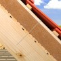 Fischer PowerFast II Holzschraube im Einsatz: Holzkonstruktion mit Spanplatte und Schraube.