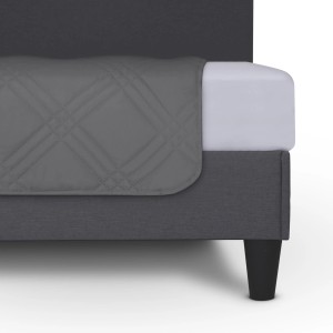 Bestlivings Tagesdecke Grau mit Rautenmuster auf Bett