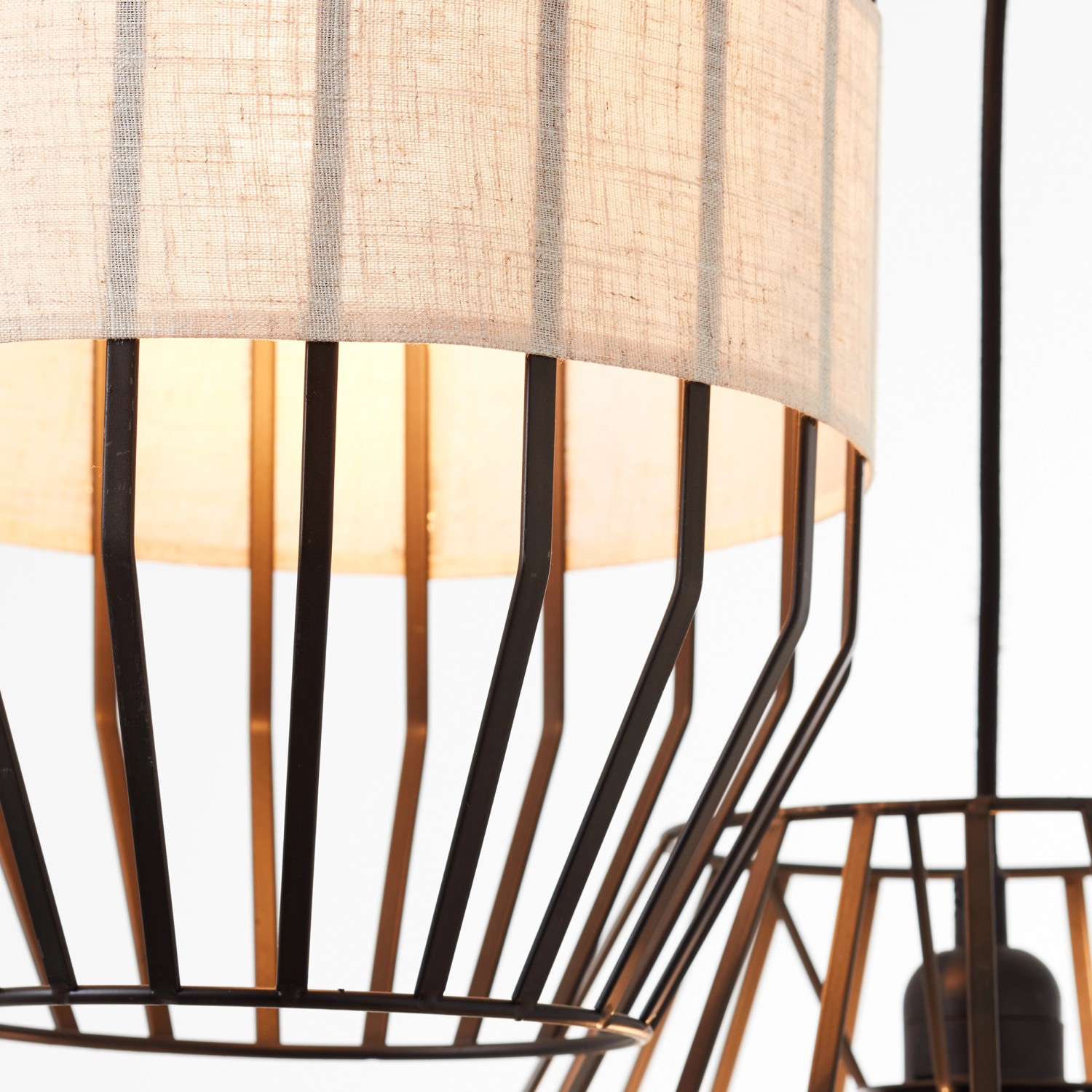 Brilliant Pendelleuchte Slope, 3-flammig, schwarz/natur, Textilschirme, für Innenräume.