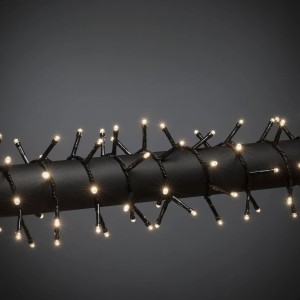 Konstsmide Micro-LED Lichterkette mit 600 warmweißen Dioden für den Außenbereich.