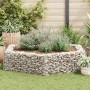 Sechseckiges Gabionen-Hochbeet (200x173x40 cm) mit Steinfüllung und Bepflanzung im Garten.