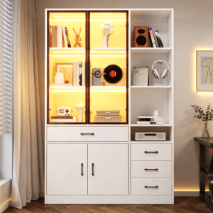 Weißer Merax Hochschrank 120x35x200cm mit LED-Glasvitrine, offenen Regalen, 4 Schubladen und Türen für Stauraum.