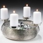 Silberner Kobolo Adventskranz aus Metall mit Schale und vier brennenden Kerzen.