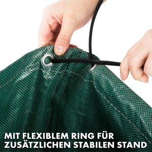 Detailaufnahme: Einsetzen des Spannrings in einen grünen KARAT Gartenabfallsack für stabilen Stand.