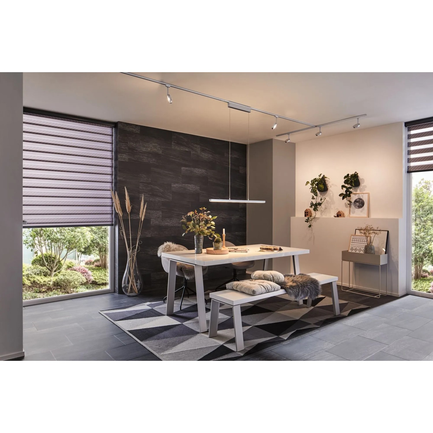 Esszimmer mit URail Schienensystem und Paulmann LED-Spot Discus in Chrom matt.