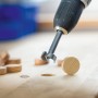 LUX Forstnerbohrer im Einsatz: Holzbohrer für saubere Bohrungen in Holz mit Bohrmaschine.
