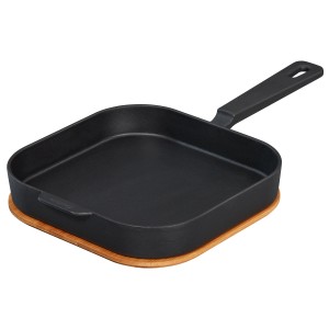 Enders Guss-Bratpfanne L, quadratisch, aus Gusseisen mit Holzbrett, für Grill und Küche.
