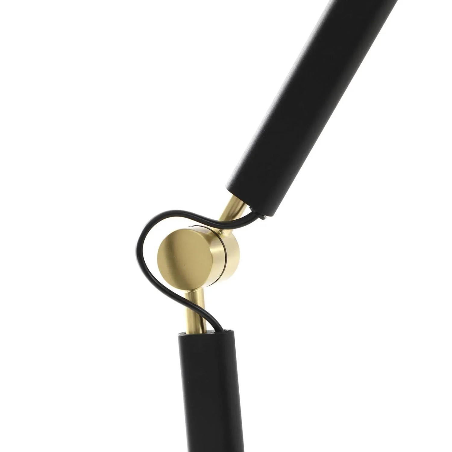 Detailaufnahme: Schwarze Lucande Stehlampe Marvaine mit goldenem Gelenk.