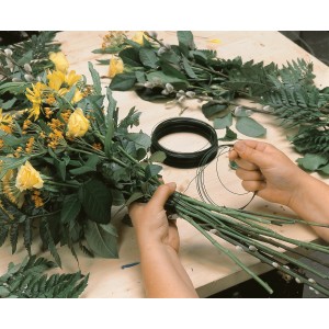 Grüner Bindedraht (1,4 mm, 20 m) zum Binden eines Blumenstraußes. Draht & Zaungeflecht.