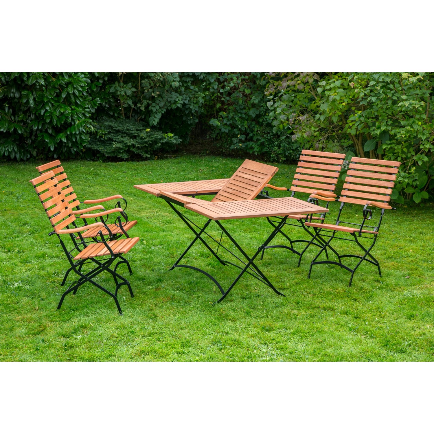 5-teiliges Gartenmöbel-Set Schlossgarten mit Ausziehtisch und Klappsesseln aus Eukalyptusholz.