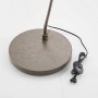 Detailaufnahme der Lindby Bogenleuchte Jonera: Fuß, Kabel und Fußschalter der Stehlampe in Alu.