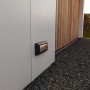Lutec LED Orientierungslicht Helena, indirektes Licht, montiert an einer weißen Wand im Außenbereich.