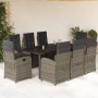 9-teilige Garten-Essgruppe aus grauem Poly Rattan mit Tisch, Stühlen und Kissen.