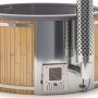 Finntherm Holz Badefass Stockholm Thermoholz, Ø 200 cm mit VA-Ofen. Holzpool mit grauem Innenraum und Ofen.