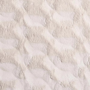 Nahaufnahme des Art Universe Teppich Dune Ivory. Weicher Kurzflor in Creme mit welligem, strukturiertem Muster für gemütliche Räume.