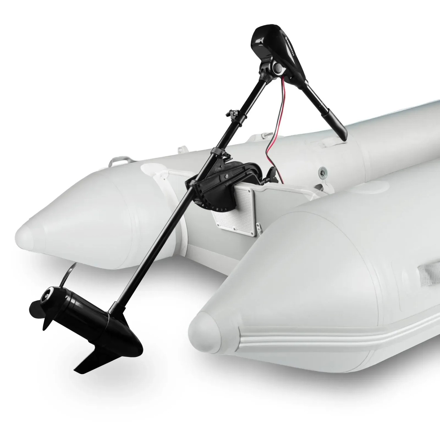 EBERTH Elektro Außenborder 86 lbs am Schlauchboot montiert. Führerscheinfreier Bootsmotor für Wassersport.
