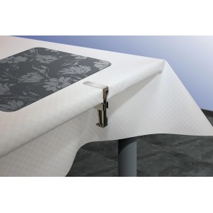 d-c-fix Tischdeckenhalter Mulifit aus Metall an weißer Tischdecke.