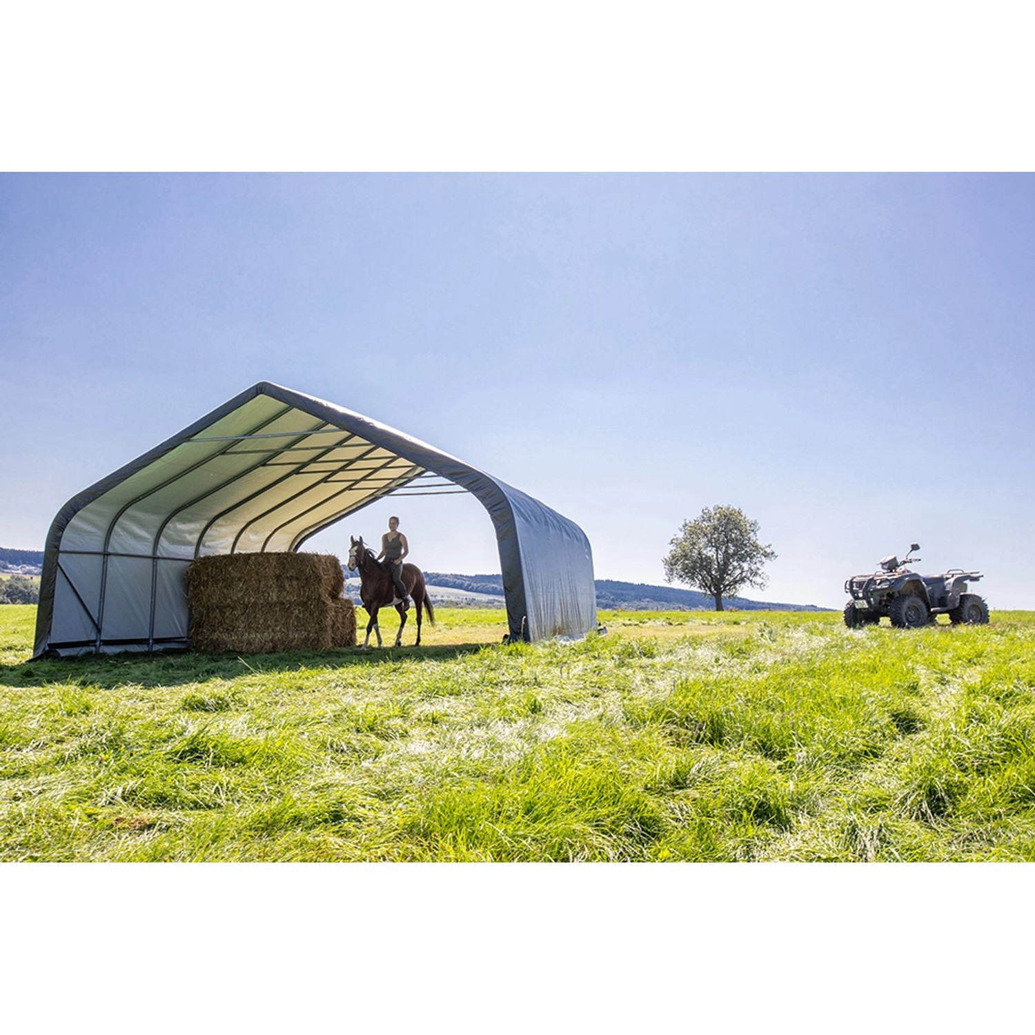ShelterLogic Weidezelt mit Pferd und Heu. Ordnungssystem für den Garten.