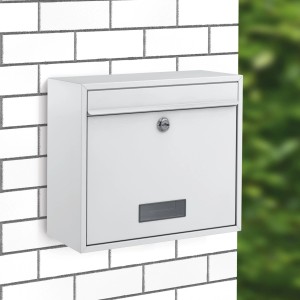Weißer Basi Briefkasten BK 900 aus Stahl, Wandmontage mit Schloss und Namensschild.