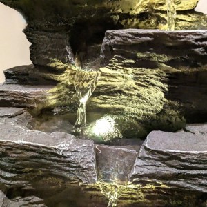 Marelida Brunnen Wasserfall Gartenbrunnen LED Beleuchtung Natur Fels Kaskadenbrunnen 39cm