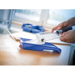 LUX Lackierset, 8-teilig: Farbwanne, Walzen, Bügel und Folie für Lackierarbeiten.