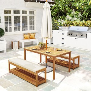 Outsunny Gartenmöbel-Set aus Akazienholz in Teak-Optik: Tisch, zwei Bänke mit Polstern, Schirmloch auf Terrasse.
