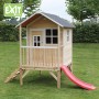 EXIT Loft 300 Holzspielhaus naturel mit Rutsche und Treppe im Garten.
