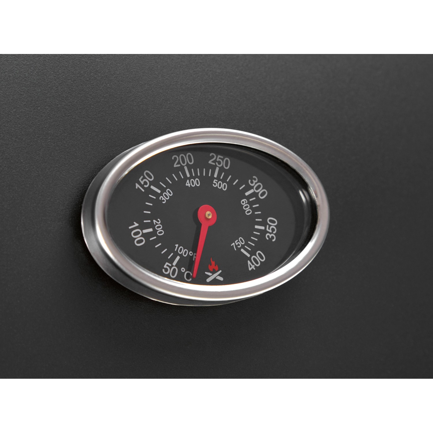 Detailaufnahme: Thermometer am Jamestown Holzkohlegrillwagen Jaxon zur Temperaturkontrolle.