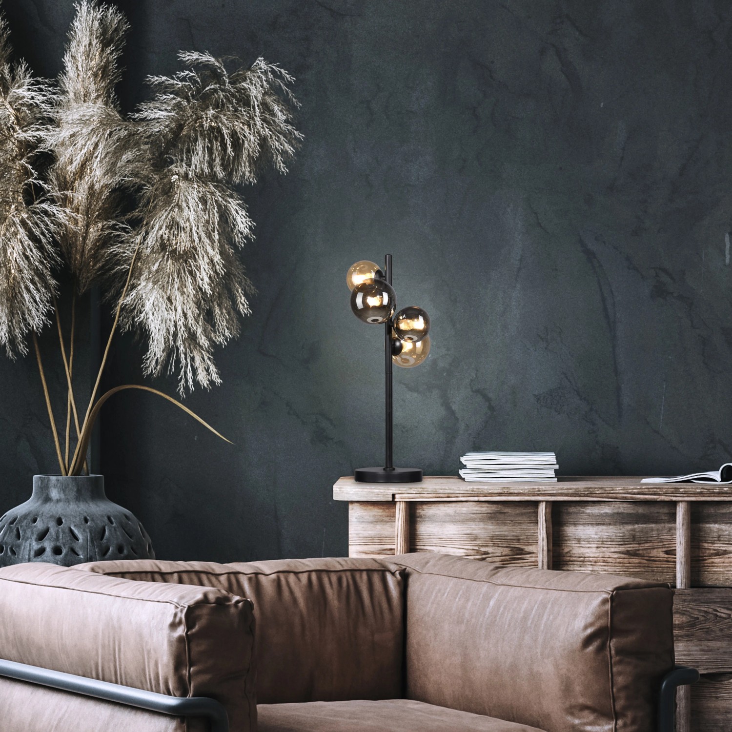 Schwarze Paul Neuhaus Tischleuchte Popsicle mit 4 Glaskugeln in Amber und Rauchglas.