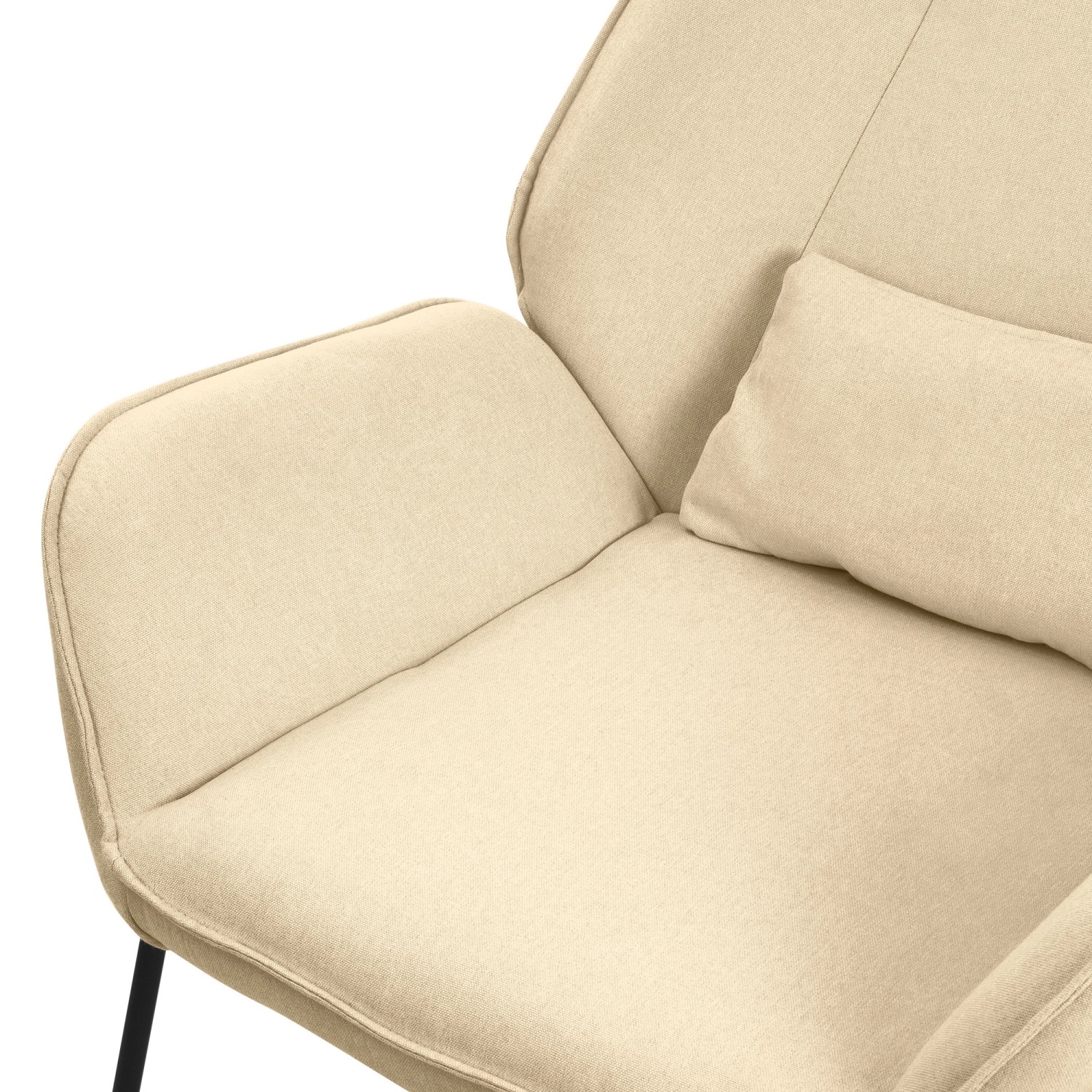 Detailansicht: Sandfarbener ML-Design Loungesessel mit Leinenbezug und Kissen.