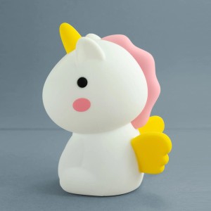 X4-Life LED-Nachtlicht Einhorn, 14cm hoch, mit gelbem Horn und rosa Mähne.