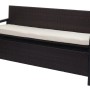 Braune Poly-Rattan Gartenbank mit Staufach und creme-farbenen Kissen.