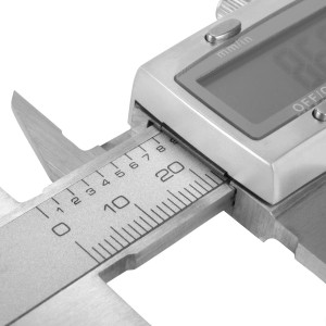 STAHLWERK Digitaler Messschieber aus Edelstahl für präzise Messungen.