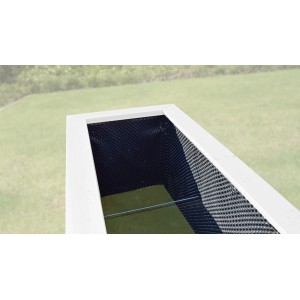 Innenansicht Weka Hochbeet rot (81x205x79cm) mit Noppenfolie und Wühlmausgitter.