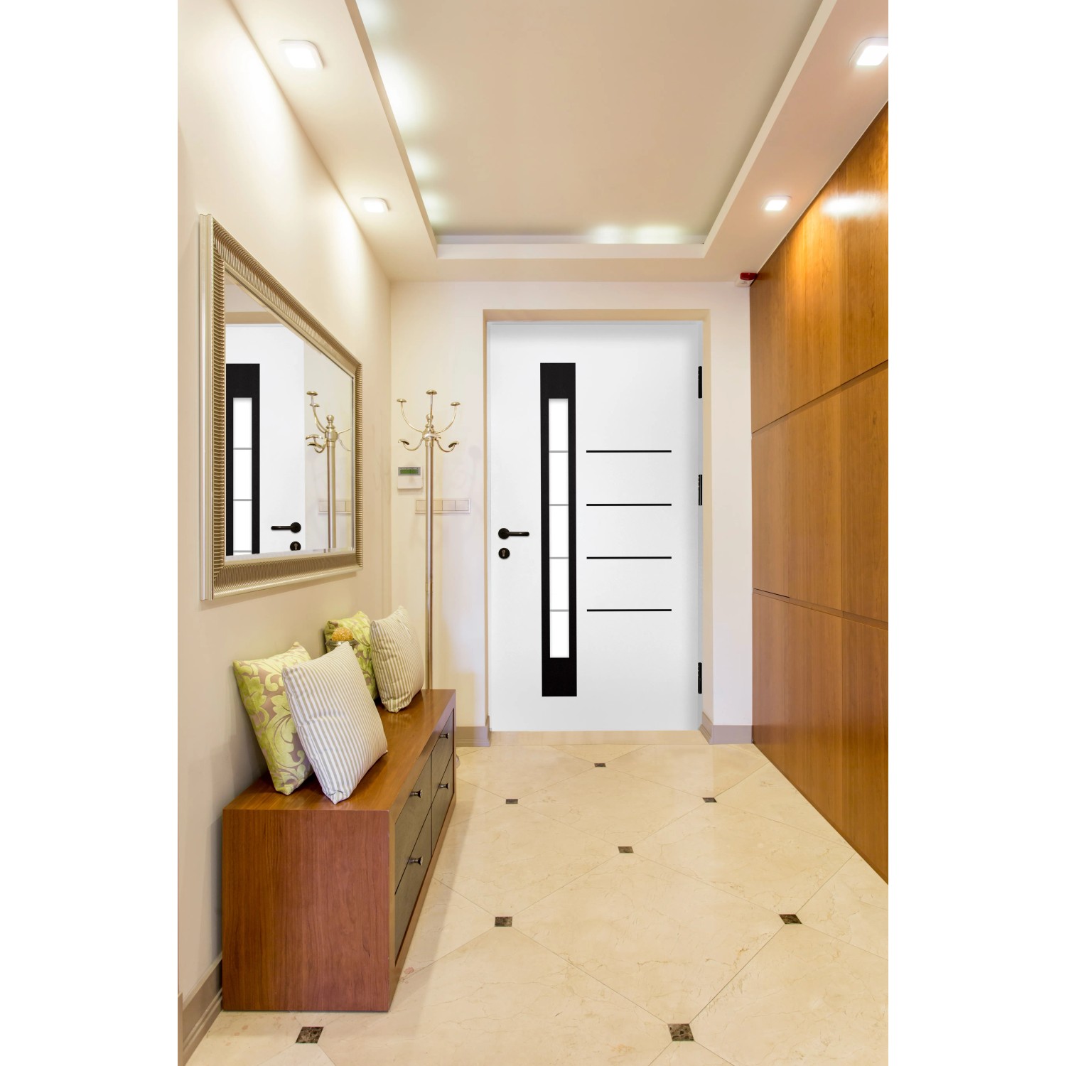 Weiße Splendoor Sicherheits-Haustür Berlin Prime RC2 mit Edelstahlapplikation und Glaseinsatz im modernen Flur.