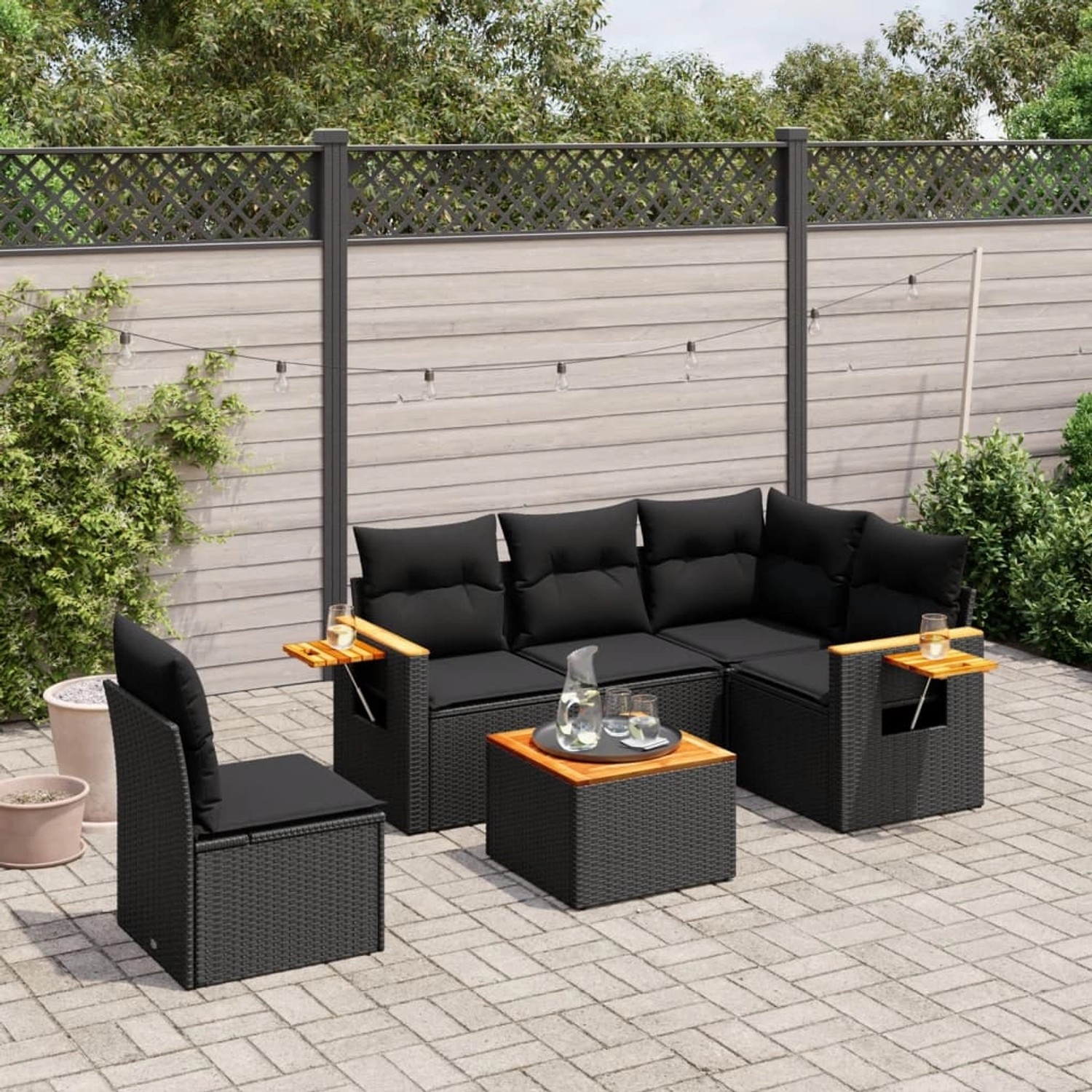 Schwarze 6-tlg. vidaXL Garten-Sofagarnitur aus Poly Rattan mit Kissen und Tisch.