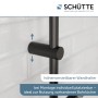 Detailaufnahme: Schwarzes Schütte Adria Brauseset, höhenverstellbare Wandhalterung.