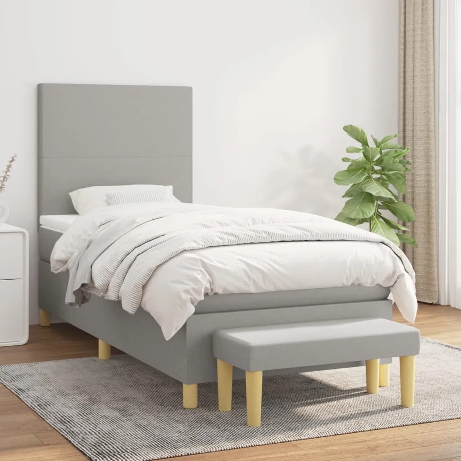 Hellgraues Boxspringbett 80x200 cm mit Matratze und Bank, Stoffbezug.