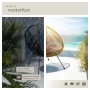 Schwarzer Acapulco Gartenstuhl im Retrodesign, wetterfest, mit Schnurbespannung, auf Terrasse bei Regen und Sonne.