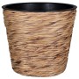 A.H.G. Übertopf Sticking Roll aus Wasserhyazinthe, Ø 16 cm, naturfarben mit schwarzem Kunststoffeinsatz.