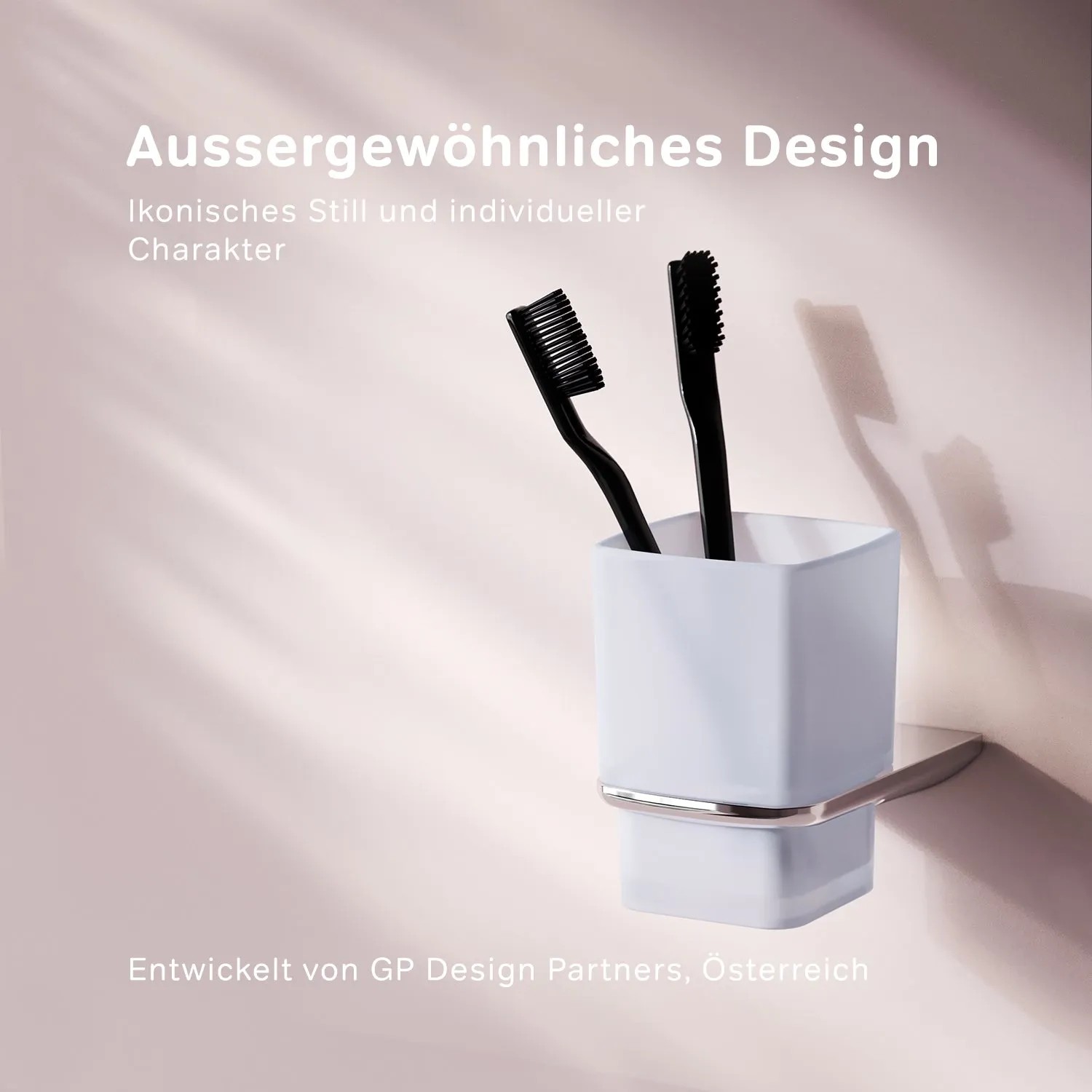 AM.PM Zahnbürstenhalter Inspire V2.0 Chrom mit zwei schwarzen Zahnbürsten.