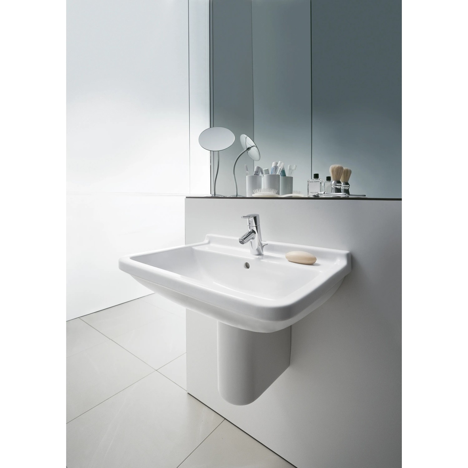Weißes Duravit Starck 3 Handwaschbecken, 45 cm, mit Überlauf und Hahnloch für Gäste-WC.