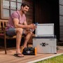 Cross Tools Travelbox 500+ mit Kühlbox im Camping-Einsatz. Powerstation für Outdoor-Abenteuer.