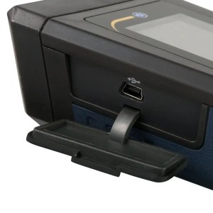 Detailaufnahme: PCE Instruments Hygrometer 320 mit USB-Anschluss und geöffneter Abdeckung.