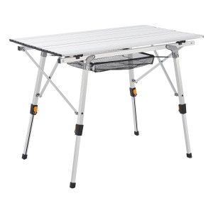 Silberner, faltbarer Juskys Campingtisch Picco mit Ablagenetz und Aluminiumgestell.